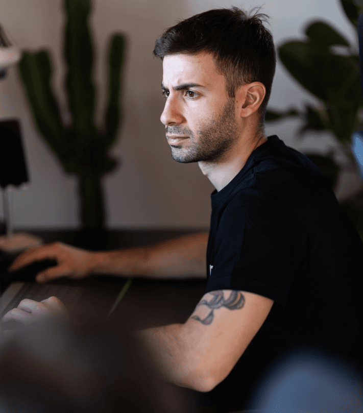 Al lavoro nello studio